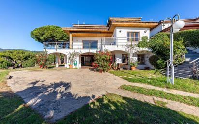 Vista exterior de Casa o xalet en venda en Cabrils amb Calefacció, Jardí privat i Terrassa