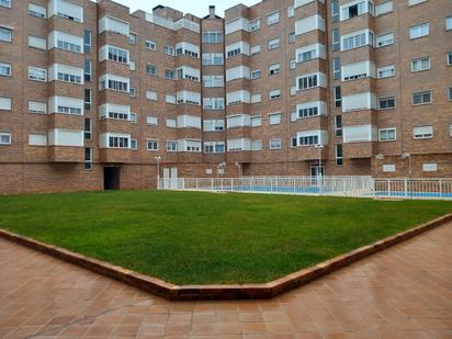 Piscina de Pis de lloguer en Coslada amb Aire condicionat, Calefacció i Traster