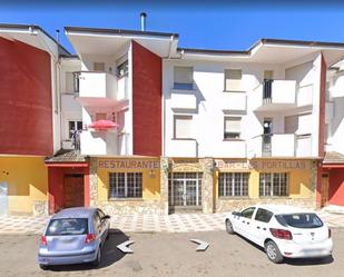 Vista exterior de Local en venda en Matallana de Torío amb Moblat
