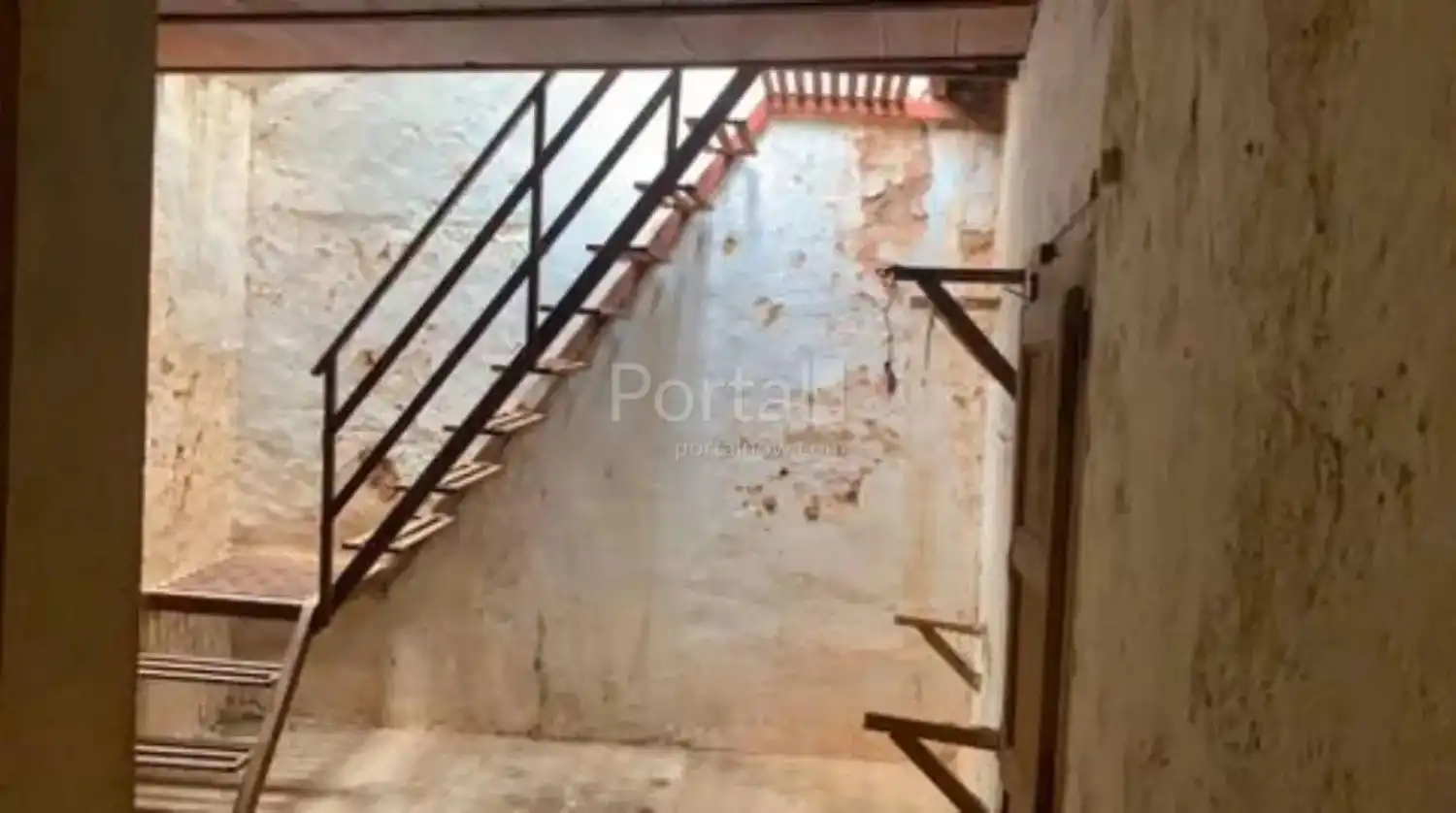 Casa adosada en venda en Moral de Calatrava amb Calefacció, Terrassa i Balcó
