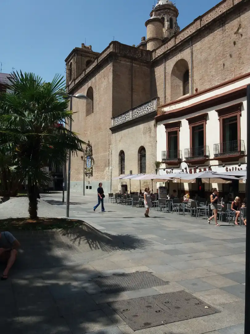Außenansicht von Geschaftsraum zur Miete in Sevilla mit Klimaanlage und Heizung