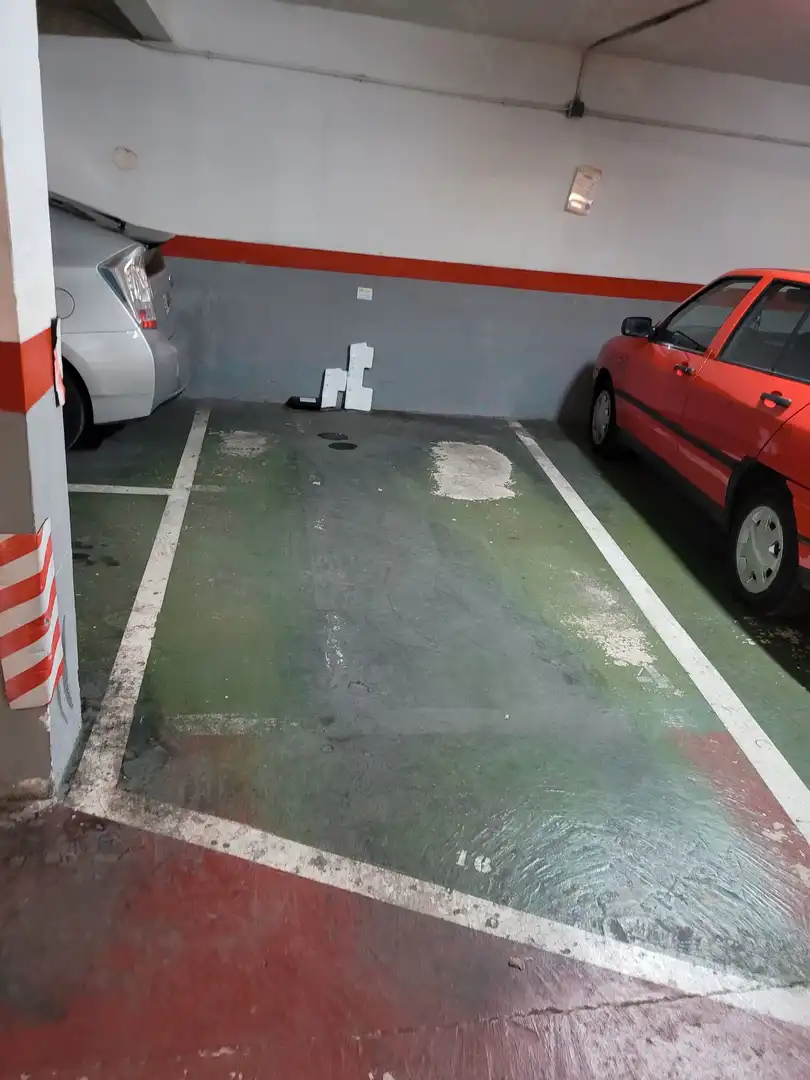 Einzelparkplatz zum Verkauf in Carrer Lluís Pascual Roca 49, imagen 3