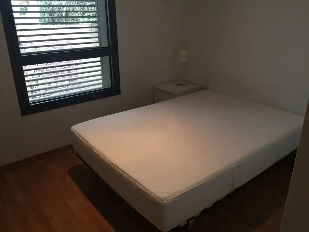 Dormitori de Apartament en venda en L'Hospitalet de Llobregat amb Aire condicionat, Parquet i Moblat