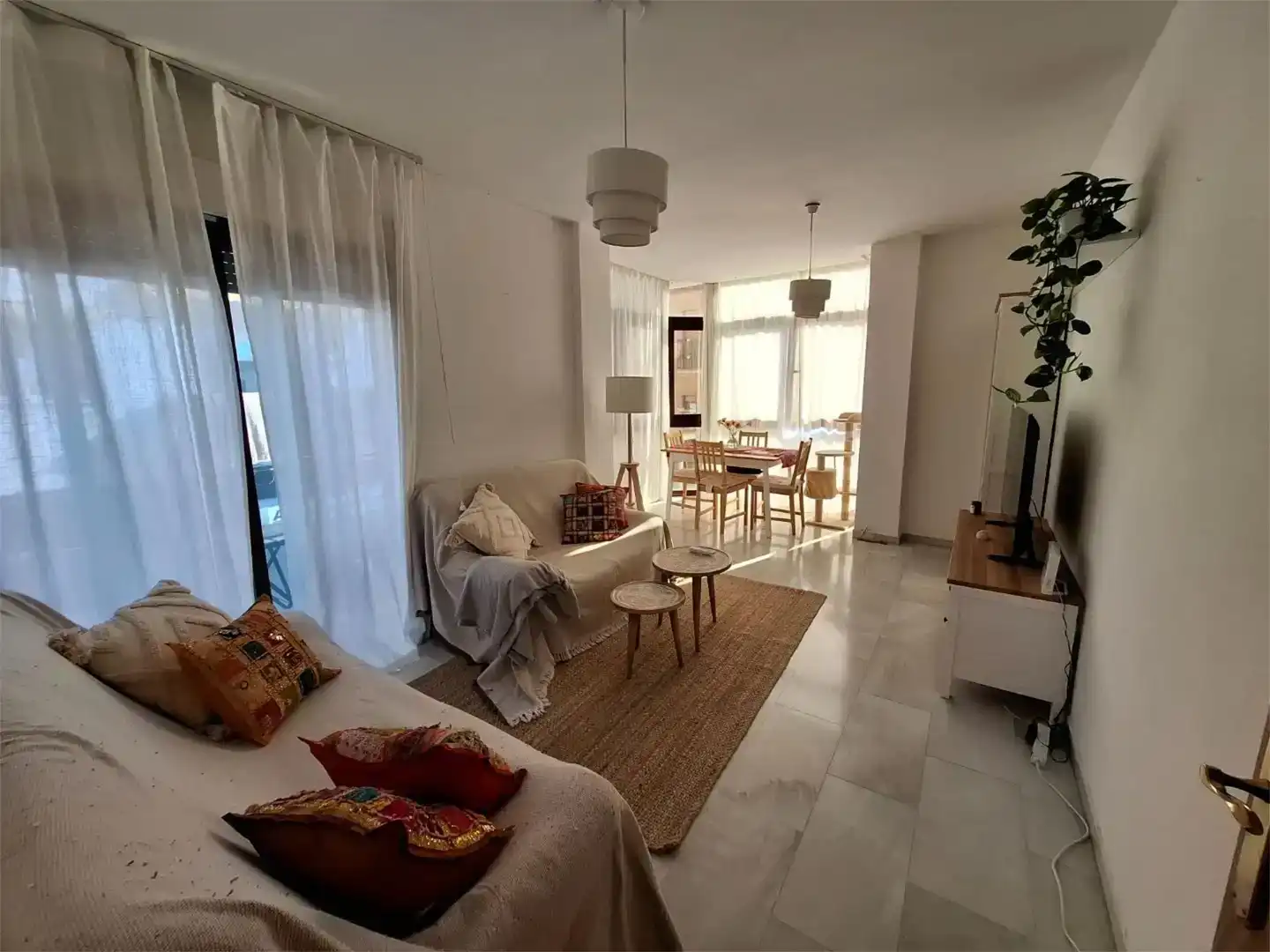Sala d'estar de Pis per a compartir en La Zubia amb Aire condicionat, Moblat i Balcó