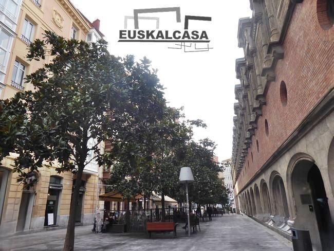 Vista exterior de Pis en venda en Bilbao  amb Calefacció, Terrassa i Traster