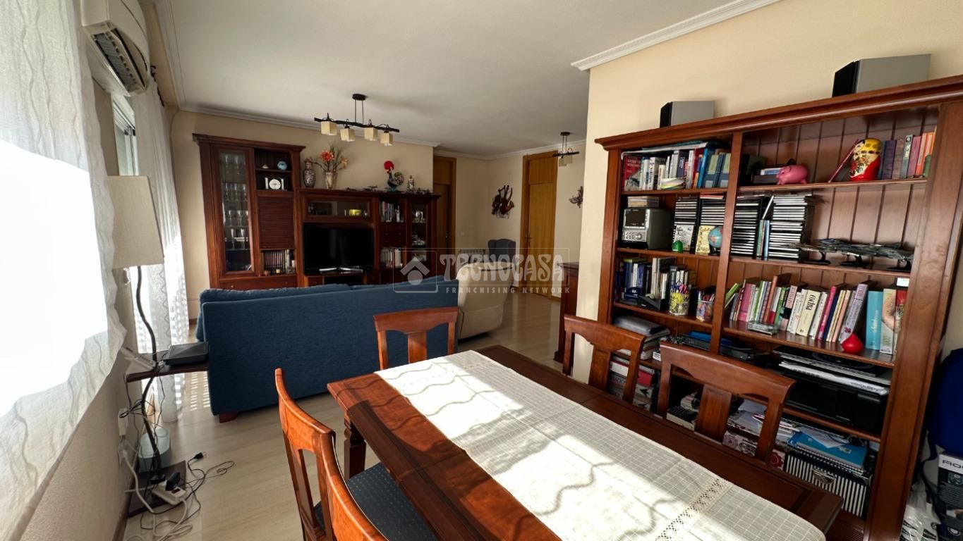 Dining room of Flat for sale in  Madrid Capital