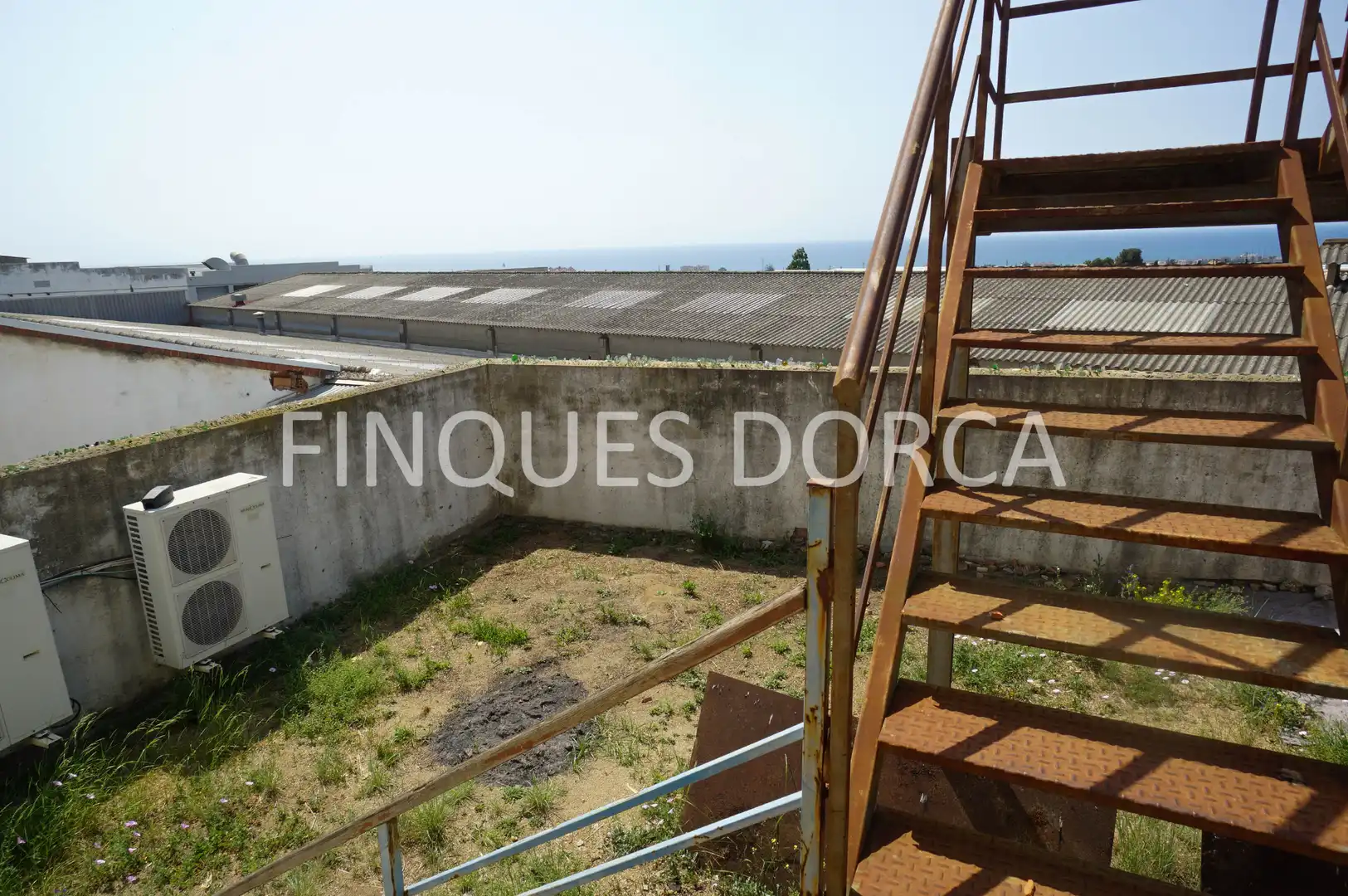Industrial buildings for sale in Centre