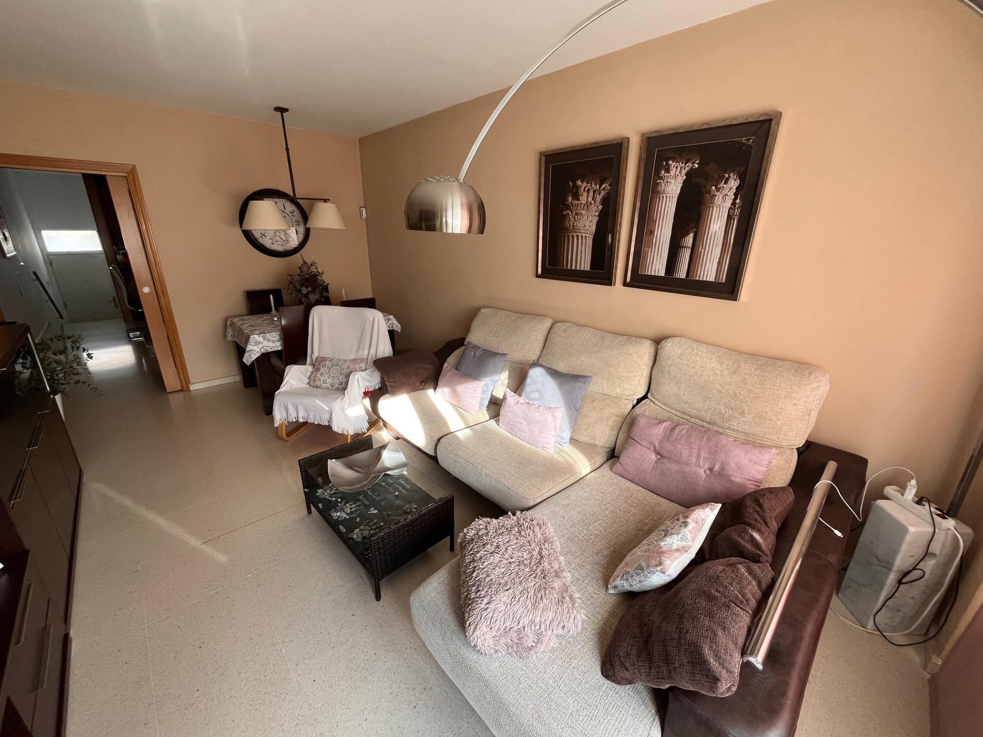 Sala d'estar de Casa adosada en venda en Montilla amb Aire condicionat, Terrassa i Balcó