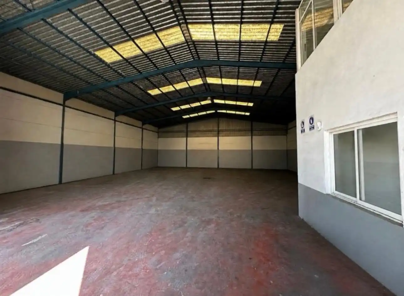 Industrial building for sale in Viator