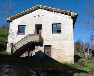 Vista exterior de Casa o xalet en venda en Oviedo  amb Piscina