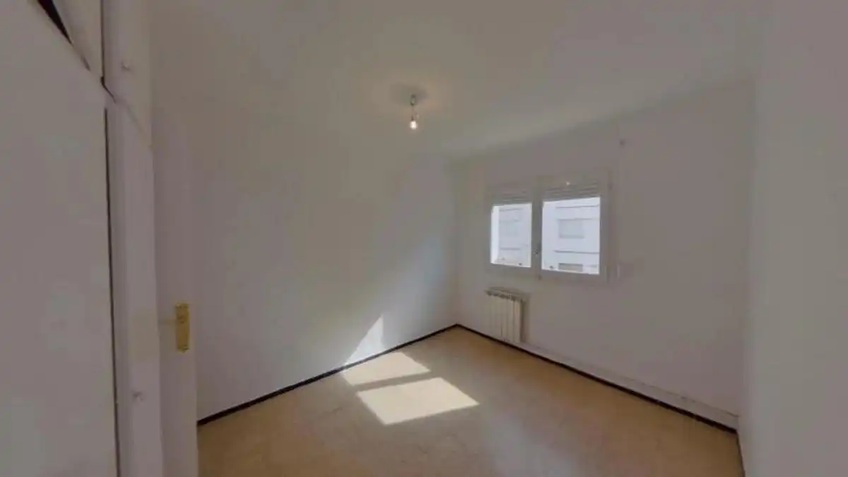 Dormitori de Apartament en venda en Girona amb Balcó