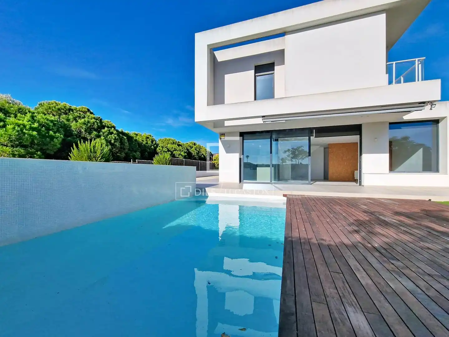 Außenansicht von Haus oder Chalet zum Verkauf in Vilanova i la Geltrú mit Klimaanlage, Heizung und Privatgarten