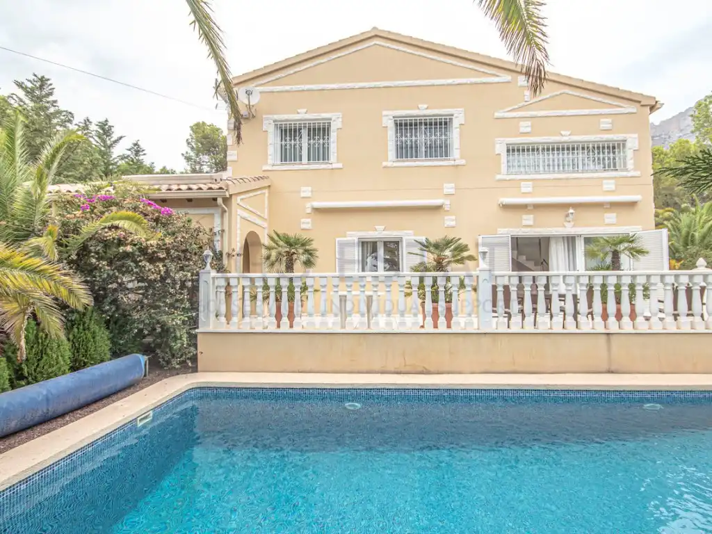 Vista exterior de Casa o chalet en venta en Altea con Piscina y Amueblado