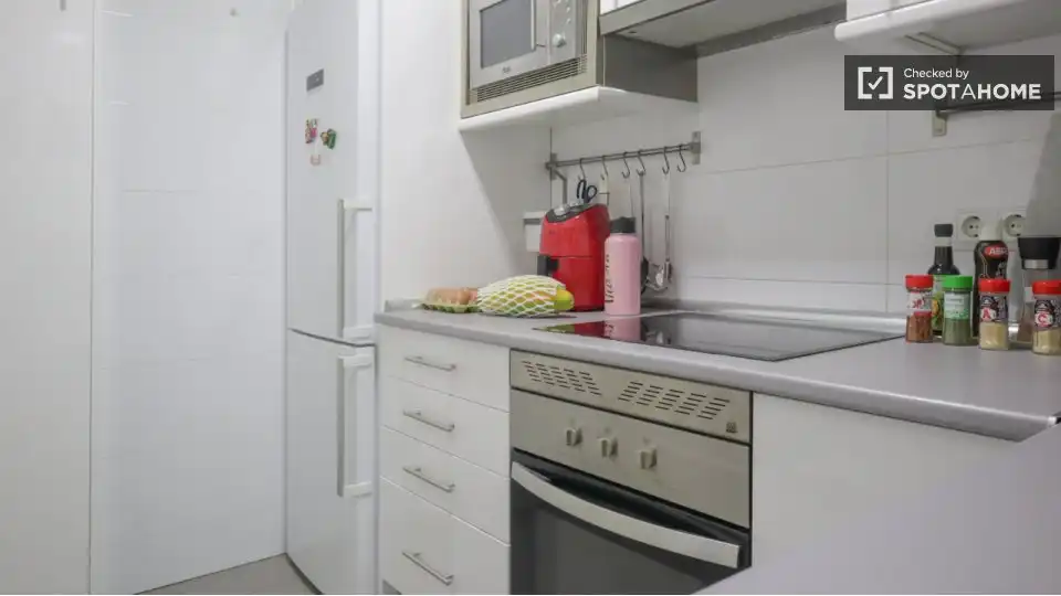 Room in Cortes - Huertas