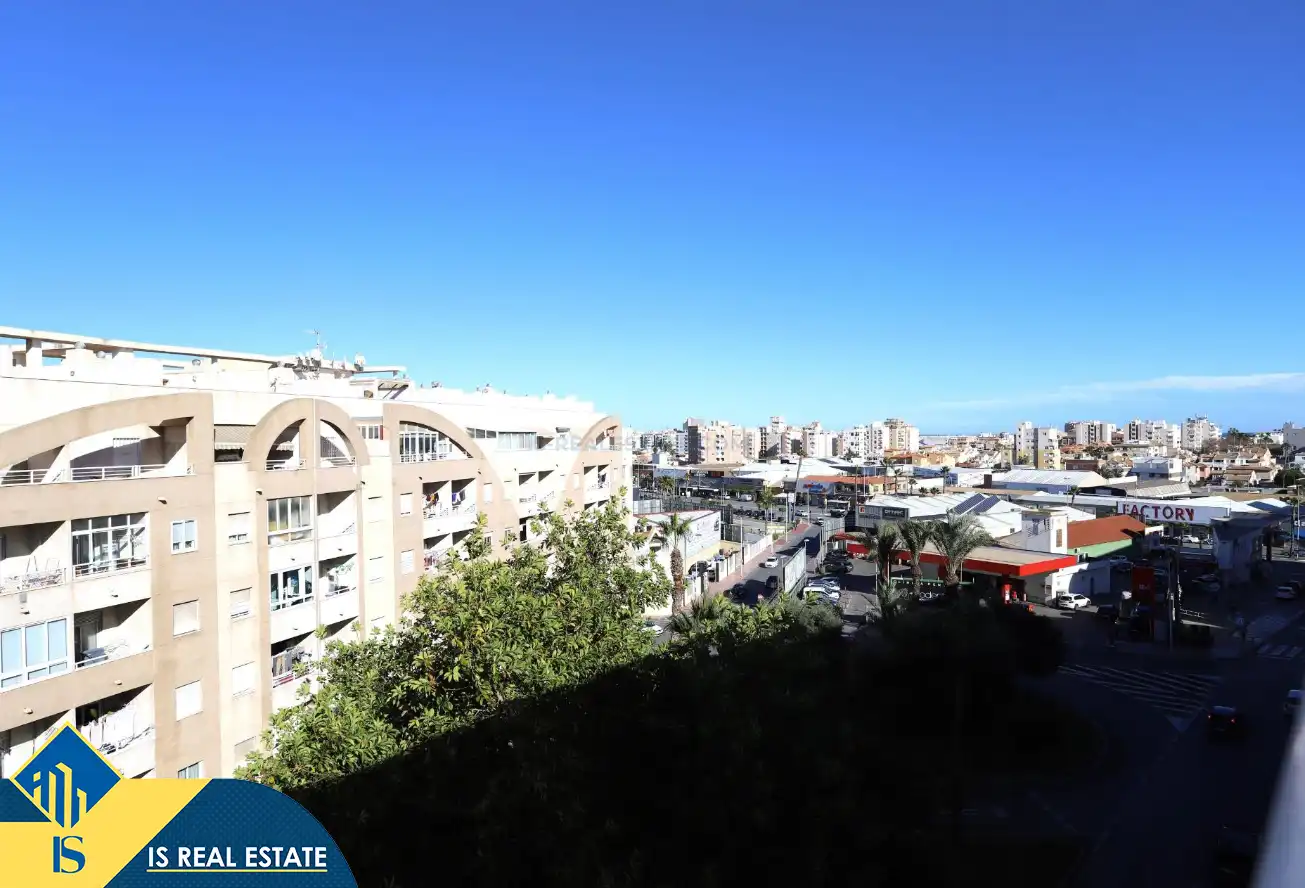 Vista exterior de Àtic en venda en Torrevieja amb Aire condicionat, Calefacció i Terrassa