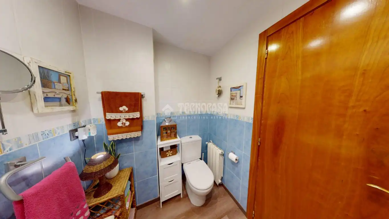 Bathroom of Flat for sale in Valencia  with Air Conditioner, Heating and Balcony