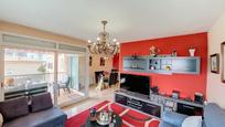 Sala d'estar de Casa adosada en venda en Calafell amb Aire condicionat, Terrassa i Piscina