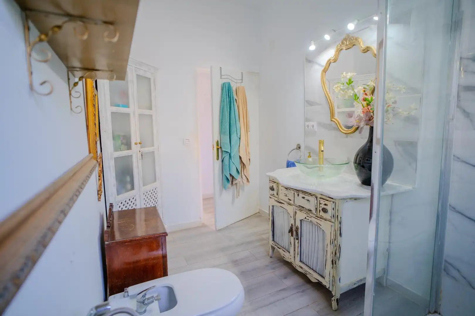 Bathroom of Houses for sale in Carmona  with Air Conditioner, Private garden and Terrace