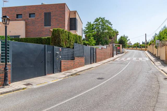 Casa-chalet en Venta en Camino de Montevive en Polideportivo