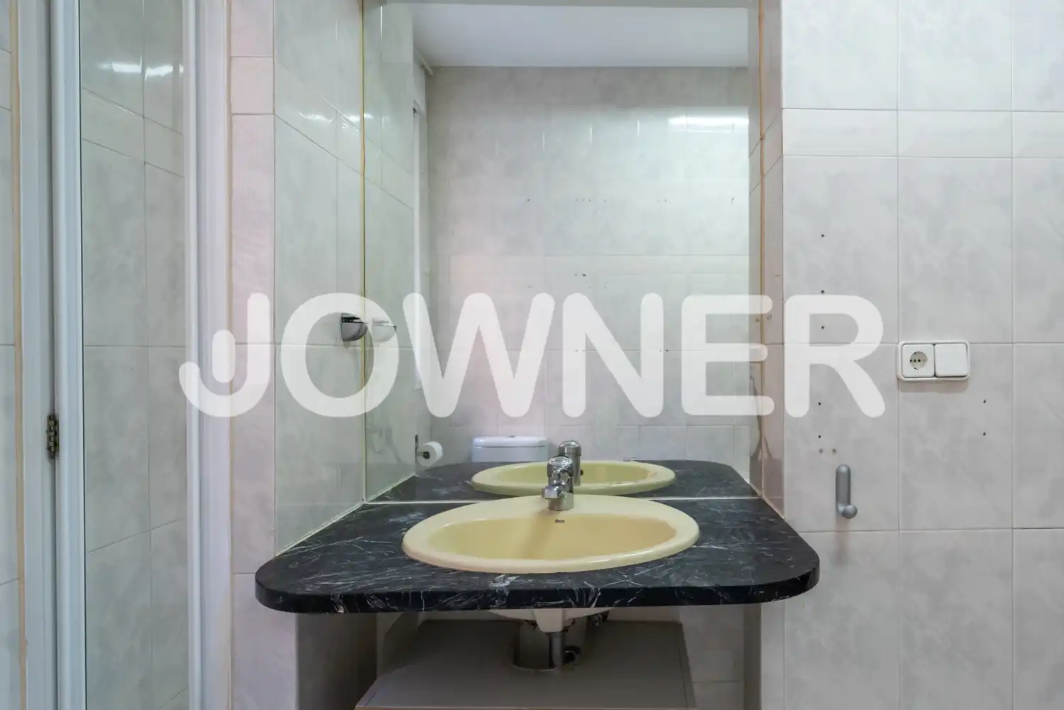 Baño de Piso de alquiler en Madrid con Calefacción, Trastero y Lavadora
