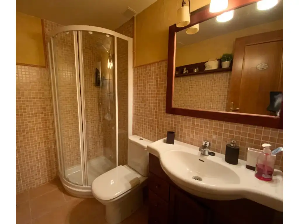 Badezimmer von Wohnungen zum Verkauf in Benasque mit Terrasse