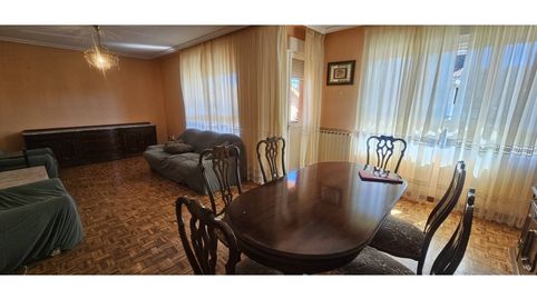 Foto 4 de Casa adosada en venta en Sariegos, León