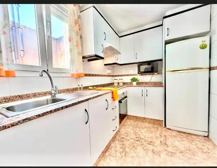 Cuina de Apartament de lloguer en San Pedro del Pinatar amb Aire condicionat, Moblat i Rentadora