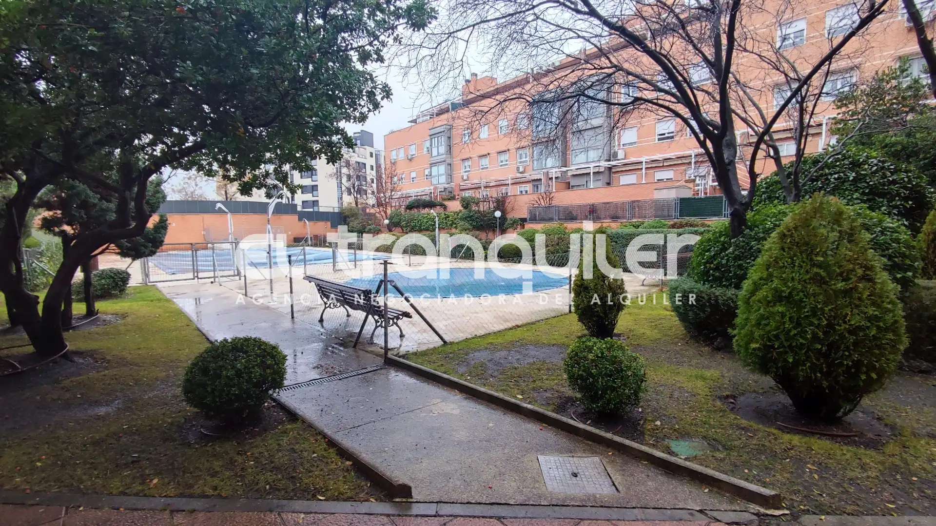 Piscina de Àtic de lloguer en Madrid amb Aire condicionat, Parquet i Terrassa