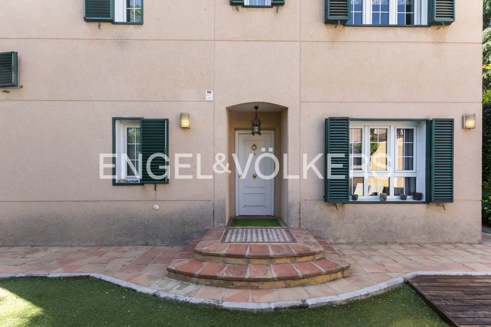 Vista exterior de Casa o chalet en venta en Madrid con Aire acondicionado, Calefacción y Jardín privado