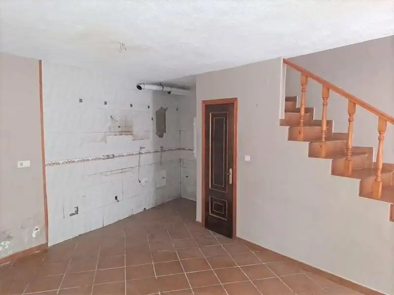Casa adosada en venda en A Cañiza   amb Terrassa i Alarma
