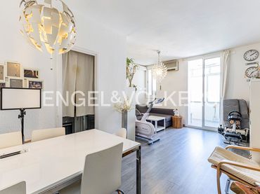 Flat with balcony for sale in Gràcia