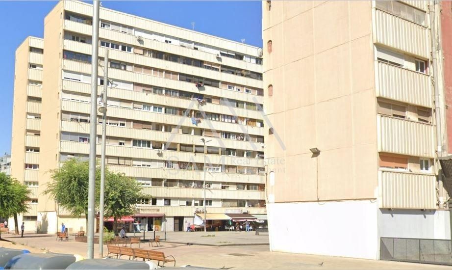 Vista exterior de Pis en venda en Sant Adrià de Besòs amb Balcó