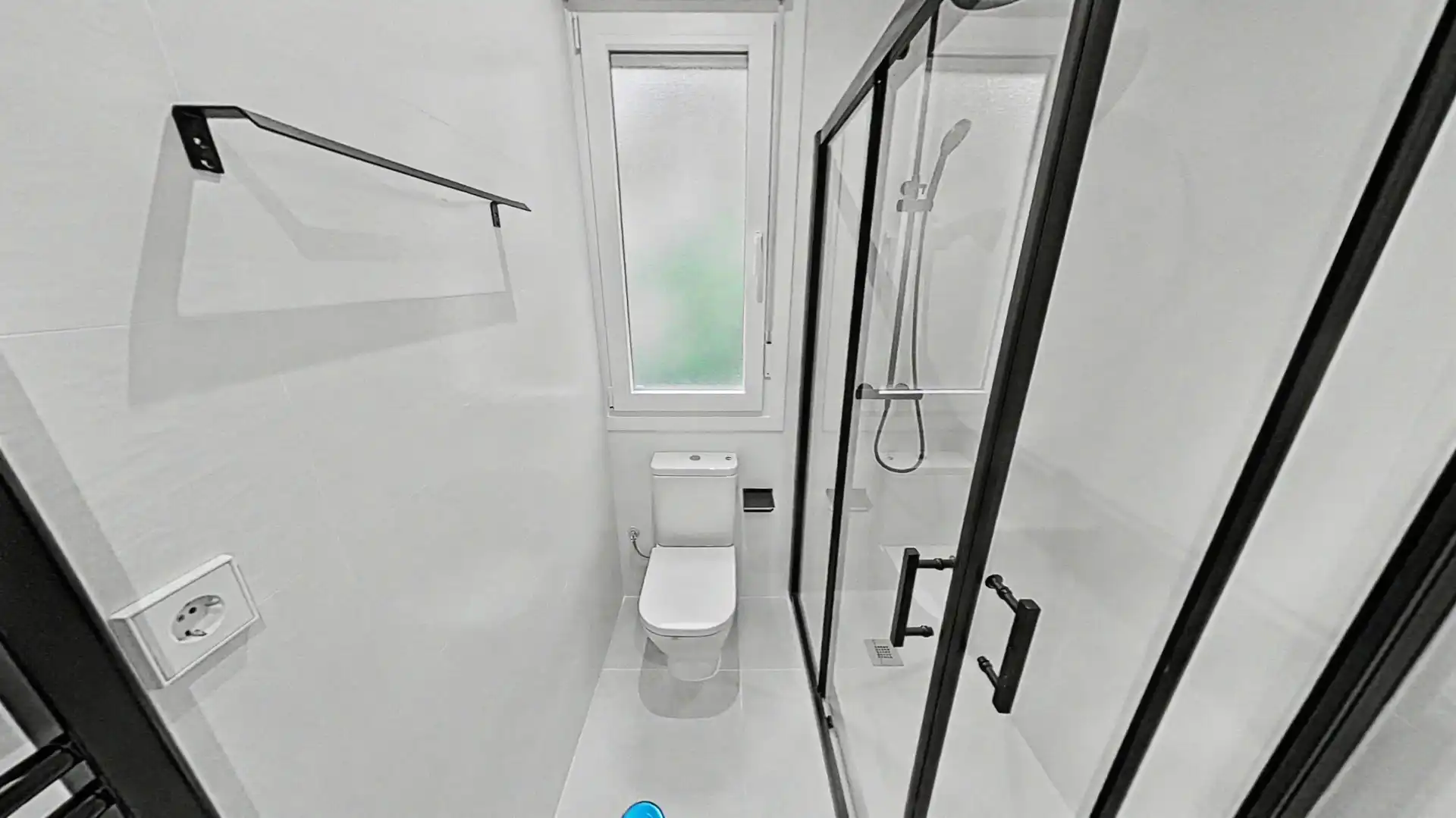Bathroom of Flat for rent in Madrid  with Oven and Washing machine