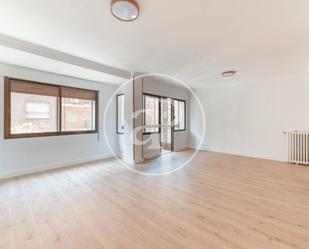 Living room of Flat to rent in  Madrid Capital  with Air Conditioner, Heating and Balcony