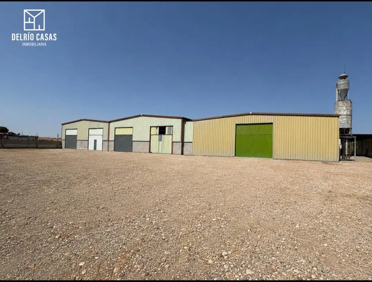 Außenansicht von Fabrikhallen zur Miete in Huelva