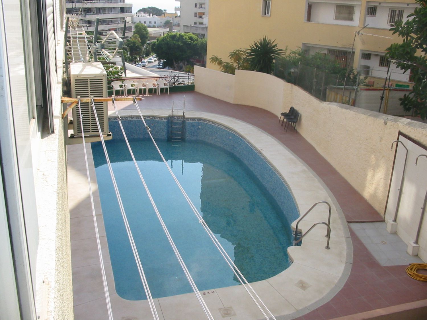 Piscina de Estudio en venta en Torremolinos con Terraza y Piscina comunitaria