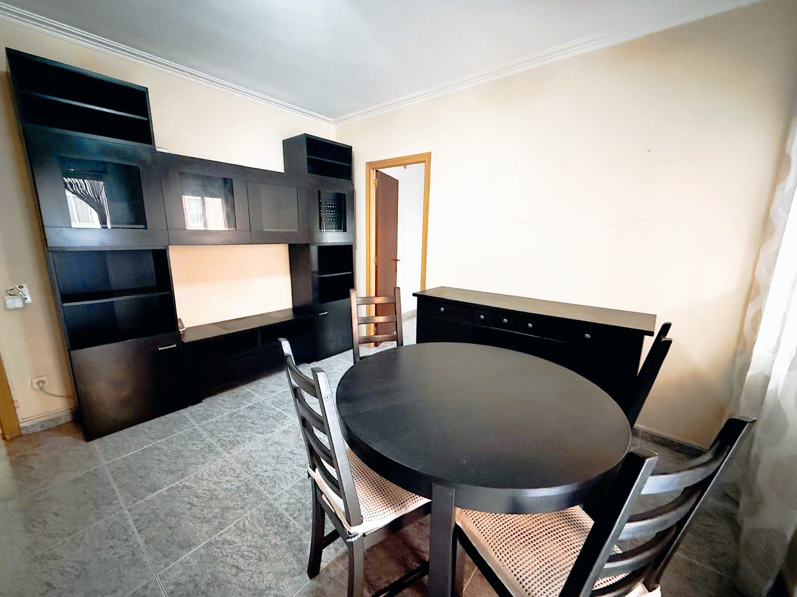 Menjador de Pis en venda en L'Hospitalet de Llobregat amb Balcó