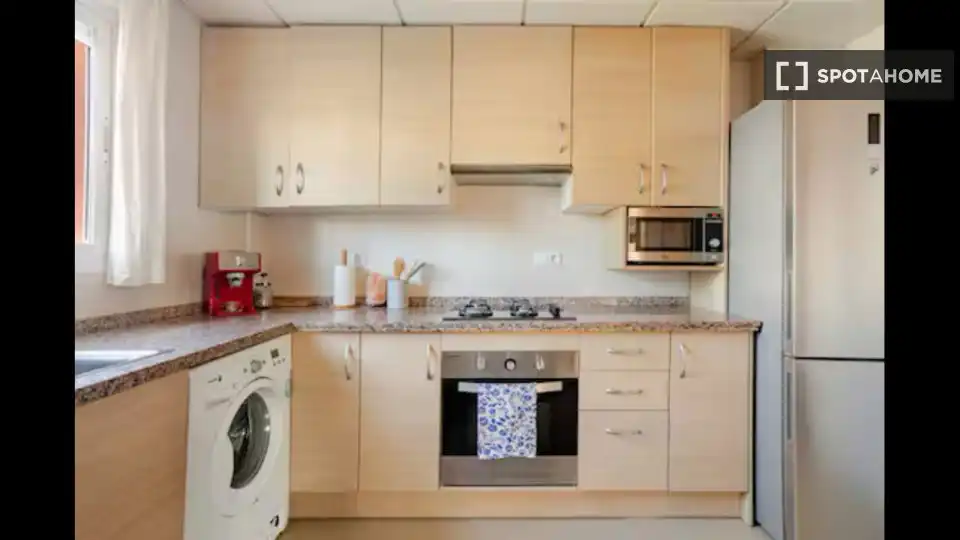 Cuina de Apartament per a compartir en El Campello amb Aire condicionat, Terrassa i Moblat