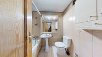 Bathroom of Flat for sale in  Madrid Capital  with Terrace and Balcony