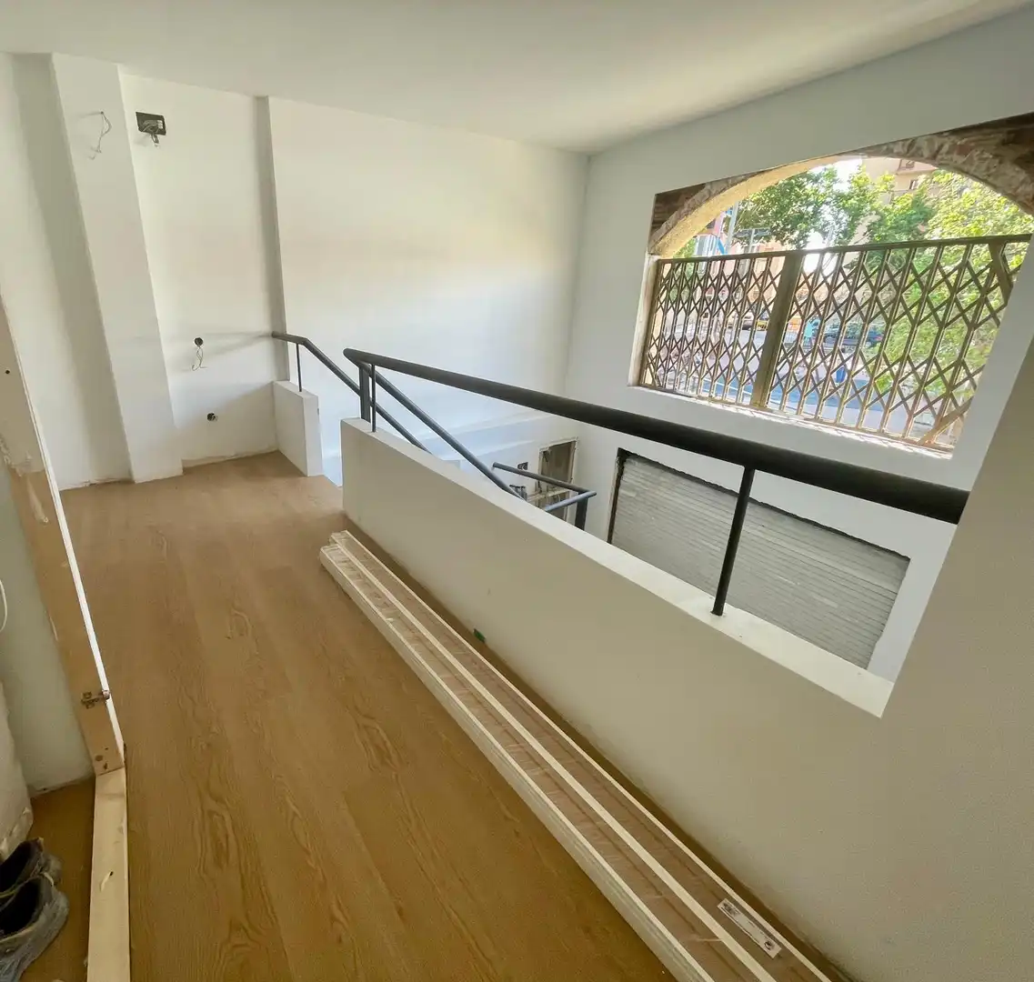 Maisonette zum Verkauf in Badalona mit Klimaanlage, Parkett und Abstellraum