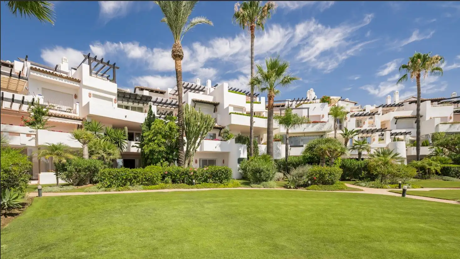 Jardí de Planta baixa en venda en Estepona amb Aire condicionat, Calefacció i Jardí privat