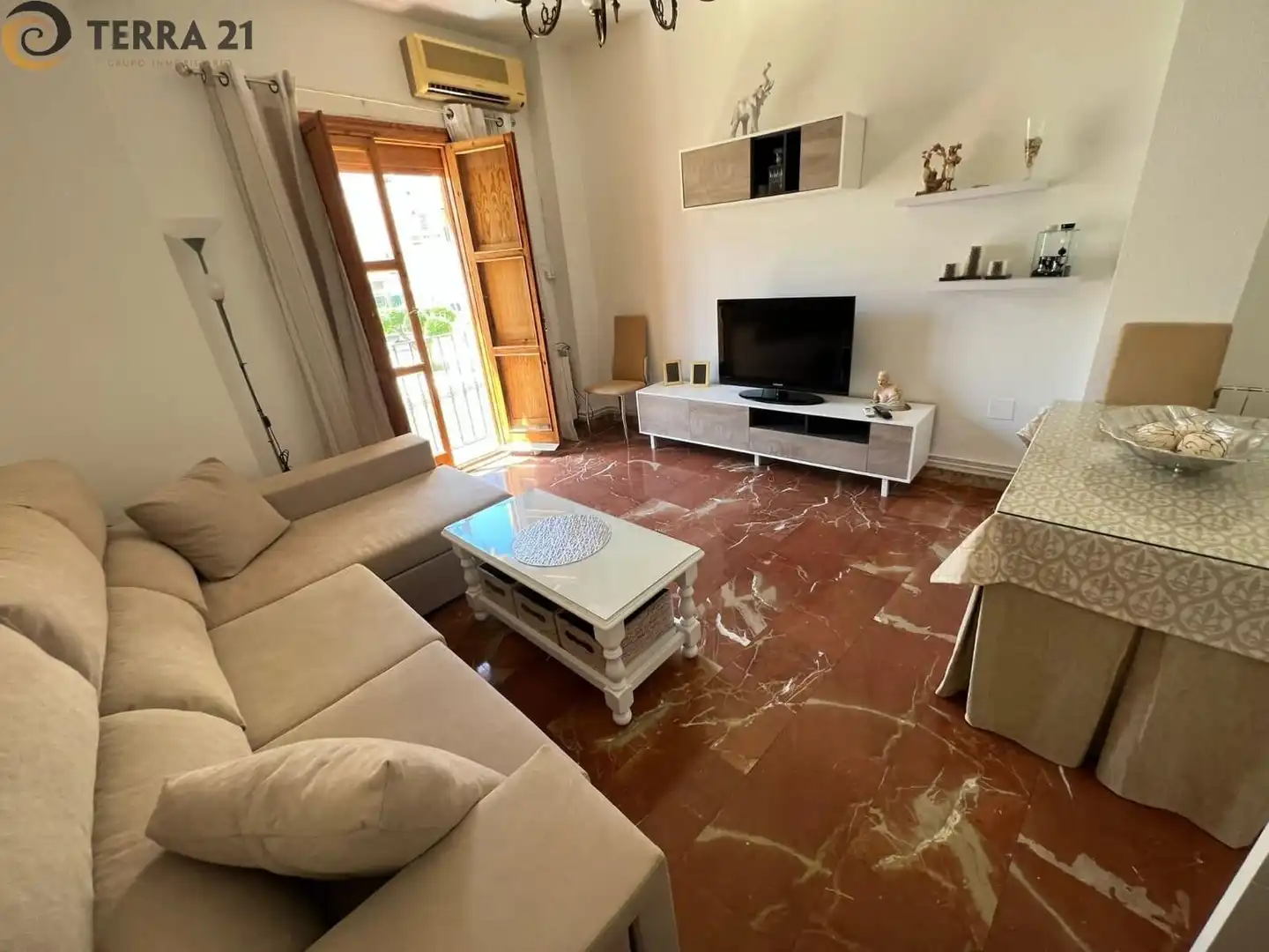 Sala d'estar de Pis de lloguer en Jaén amb Aire condicionat, Moblat i Balcó