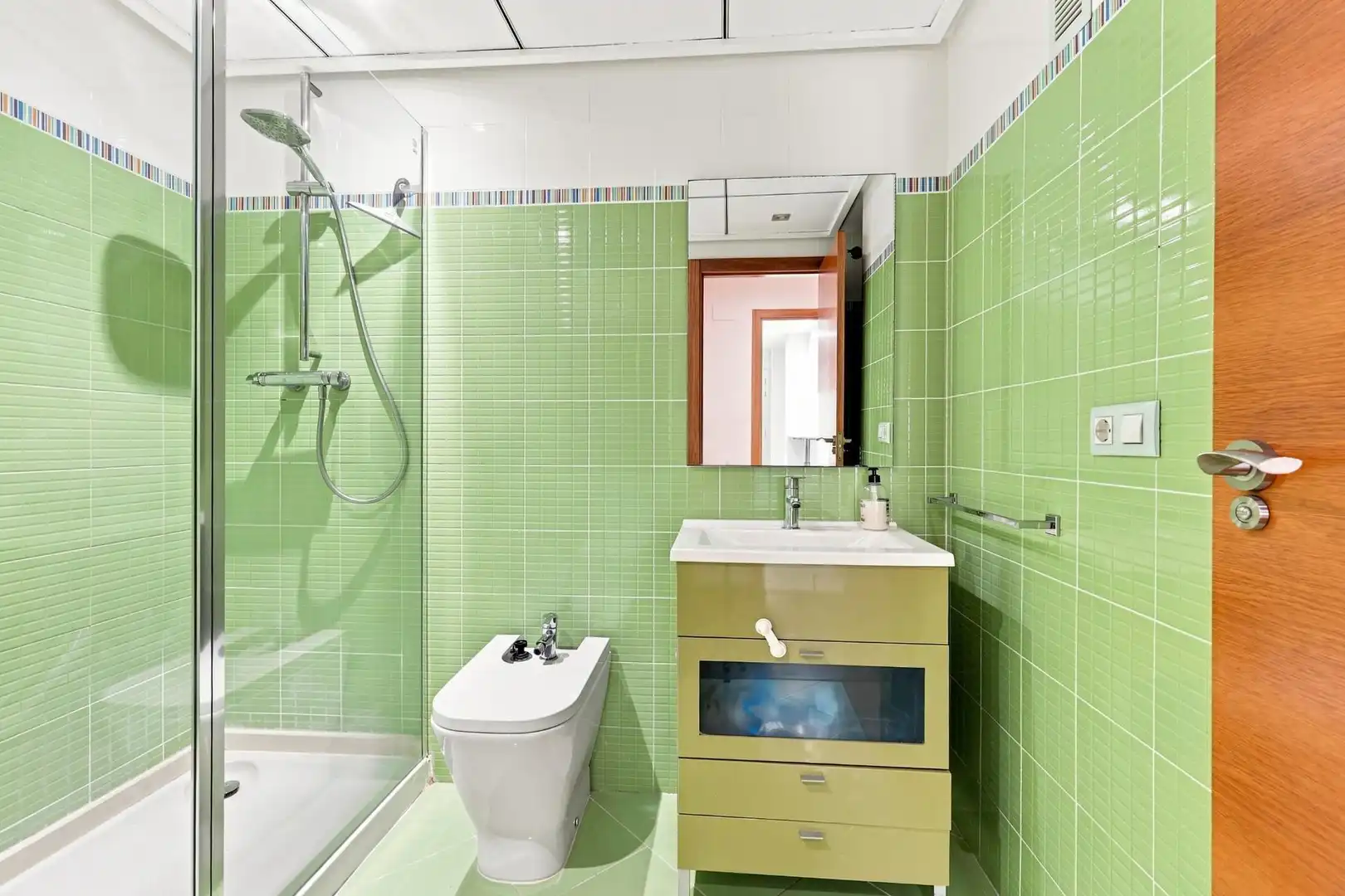 Baño de Piso en venta en Silla con Aire acondicionado, Parquet y Amueblado