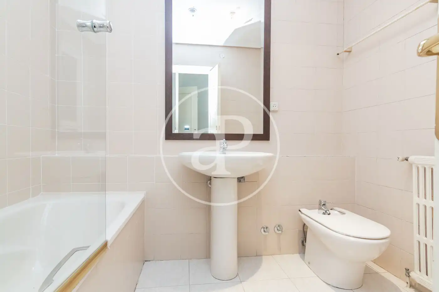 Bathroom of Flat for sale in Madrid  with Heating, Storage room and Balcony