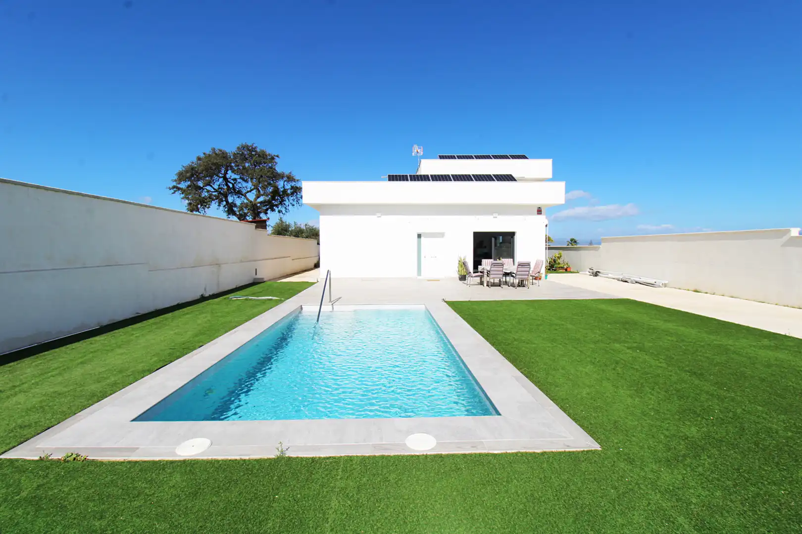 Piscina de Casa o xalet en venda en Alhaurín de la Torre amb Aire condicionat, Jardí privat i Terrassa