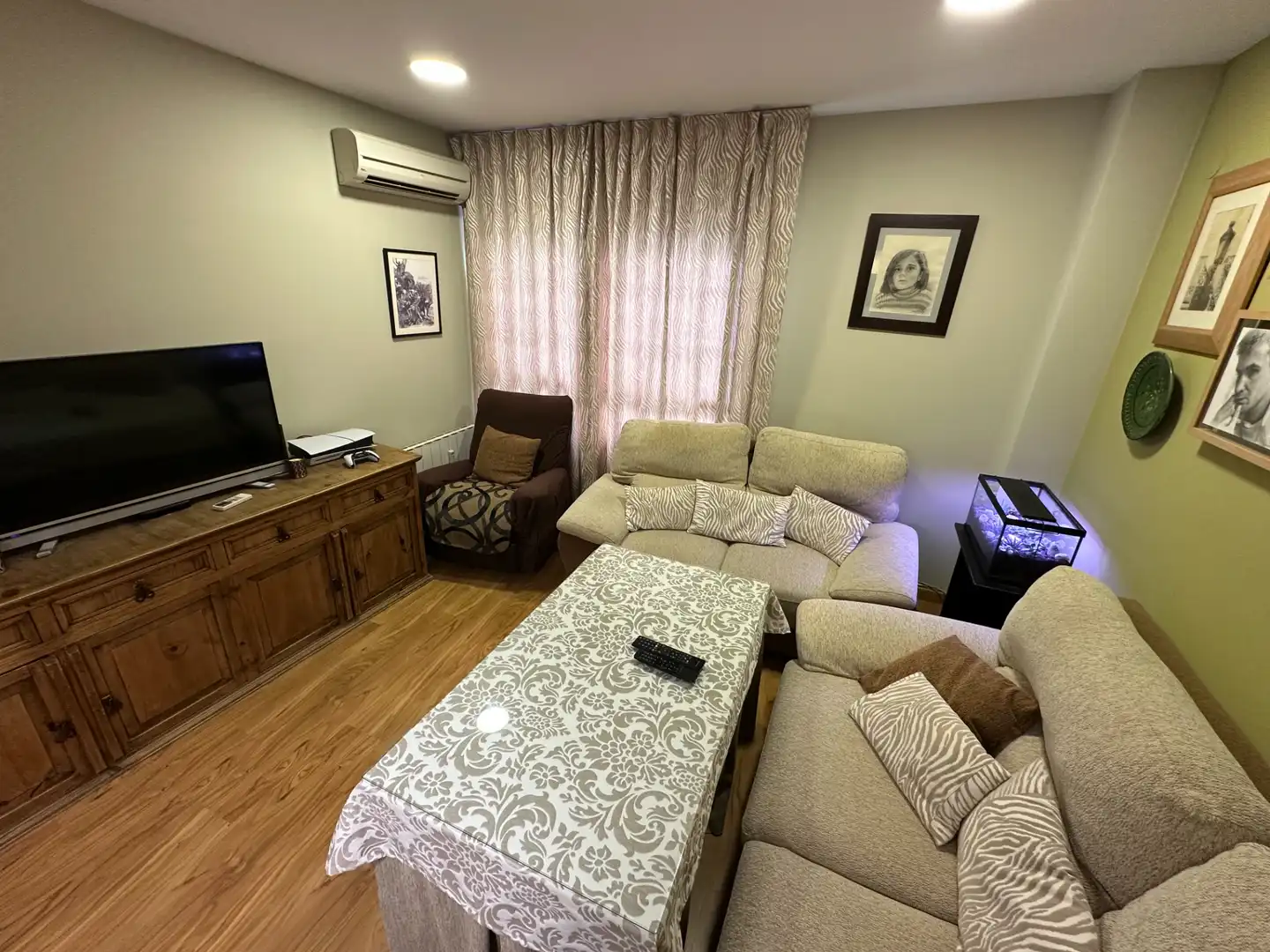 Sala d'estar de Pis en venda en Jaén amb Aire condicionat, Calefacció i Moblat