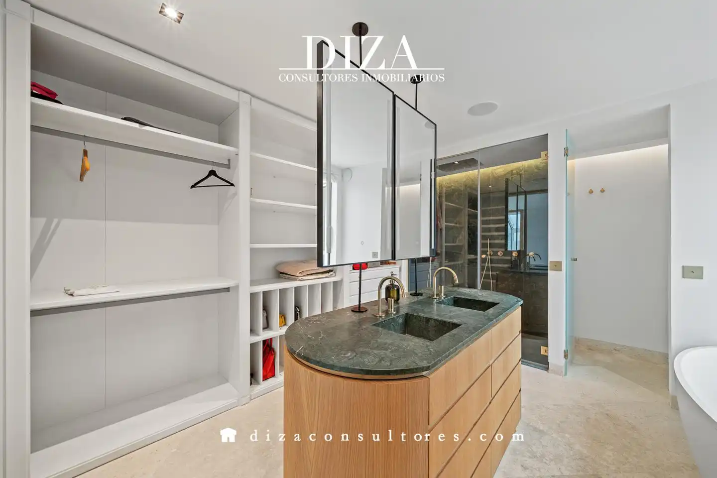 Bedroom of Attic for sale in Madrid  with Air Conditioner, Terrace and Storage room