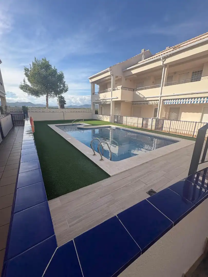Apartament amb terrassa de lloguer a Corinto - Almarda
