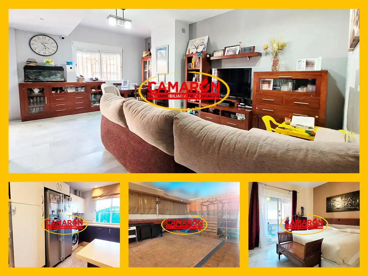 Sala de estar de Casa adosada en venta en Coria del Río con Aire acondicionado