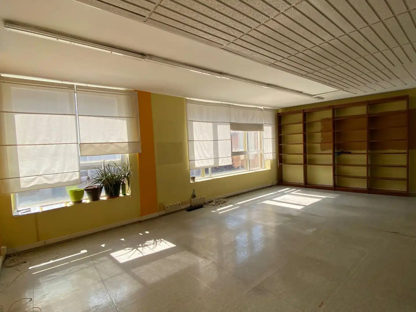 Büro zur Miete in Esglesia